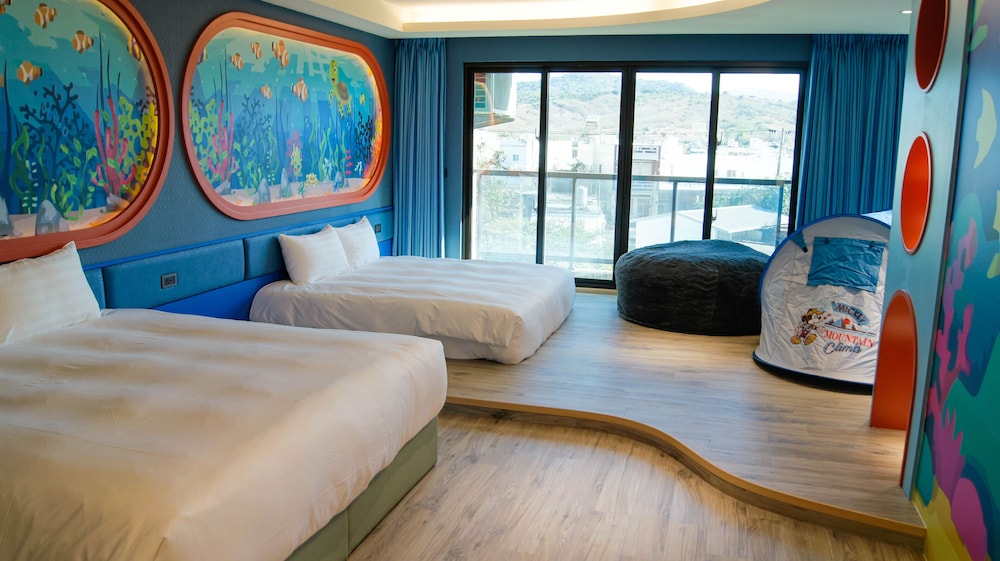Family Room - Photo 4