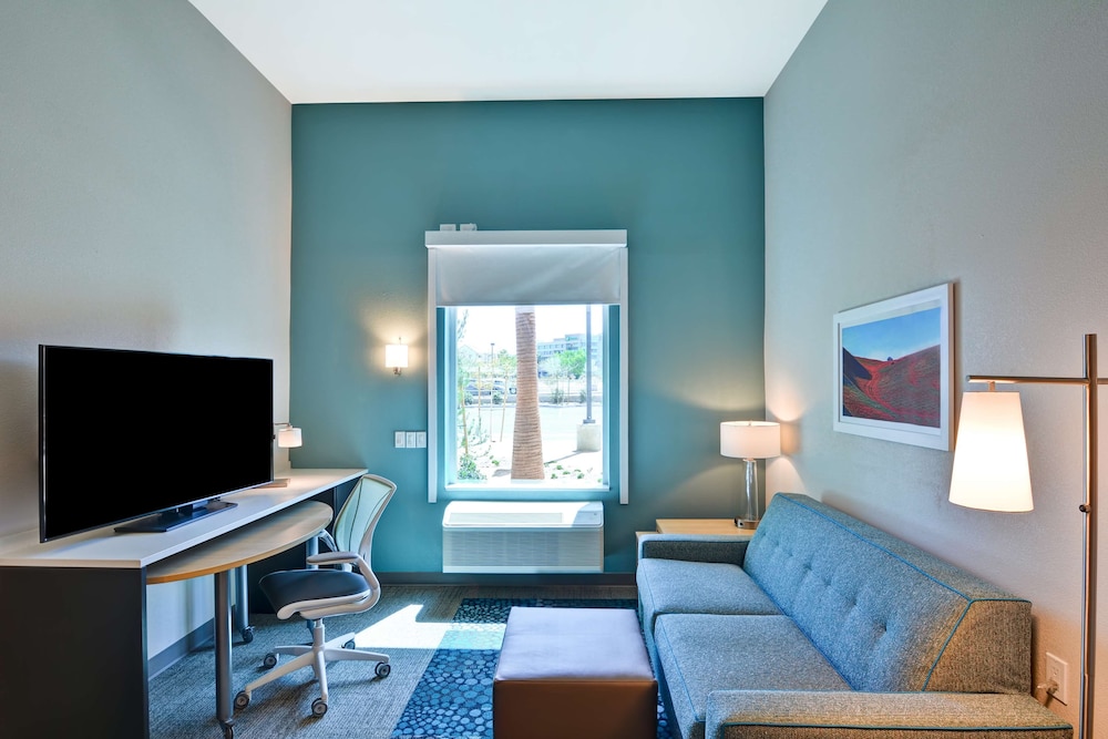Suite, 1 King Bed, Accessible (Roll-In Shower) photo 1