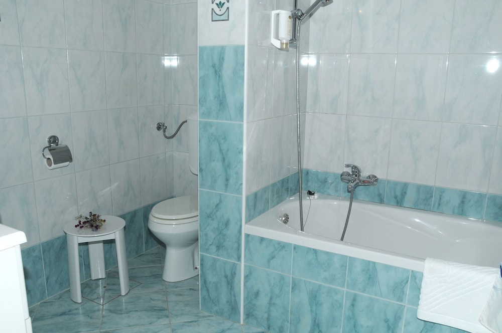 Basic Double Room - Photo 9