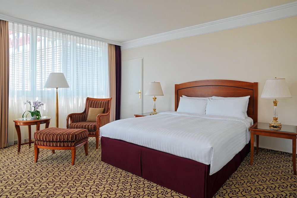 Executive Room, 1 King Bed, Executive Level - Photo 1