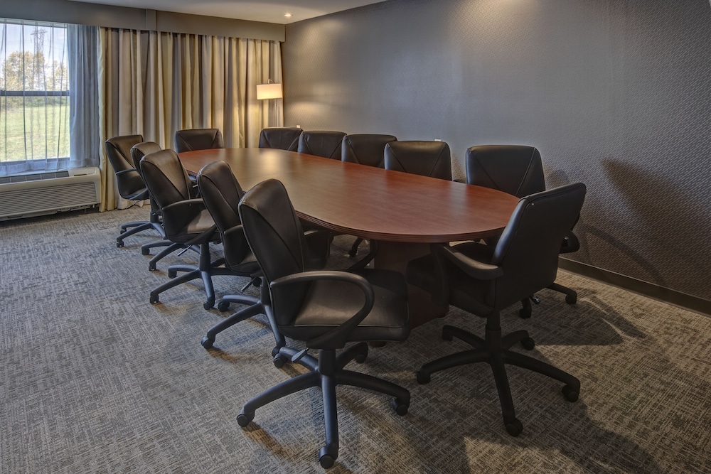 King Executive Suite with Conference Table and 12 chairs - Photo 3