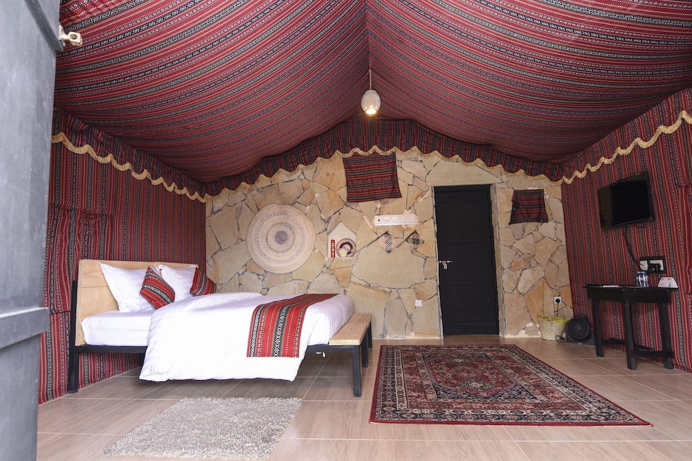 Deluxe Tent, Non Smoking
