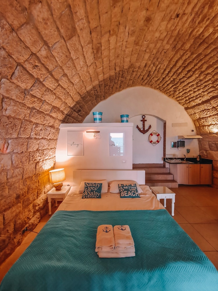 Comfort Studio Suite, 1 Queen Bed, Sea View