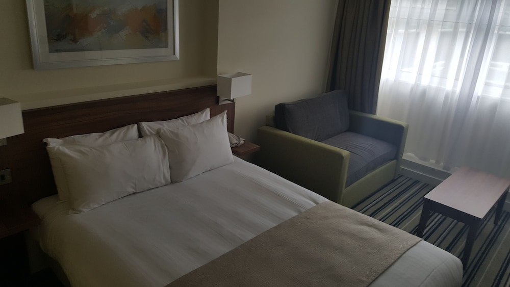 Standard Room, 1 Queen Bed with Sofa bed - Photo 4