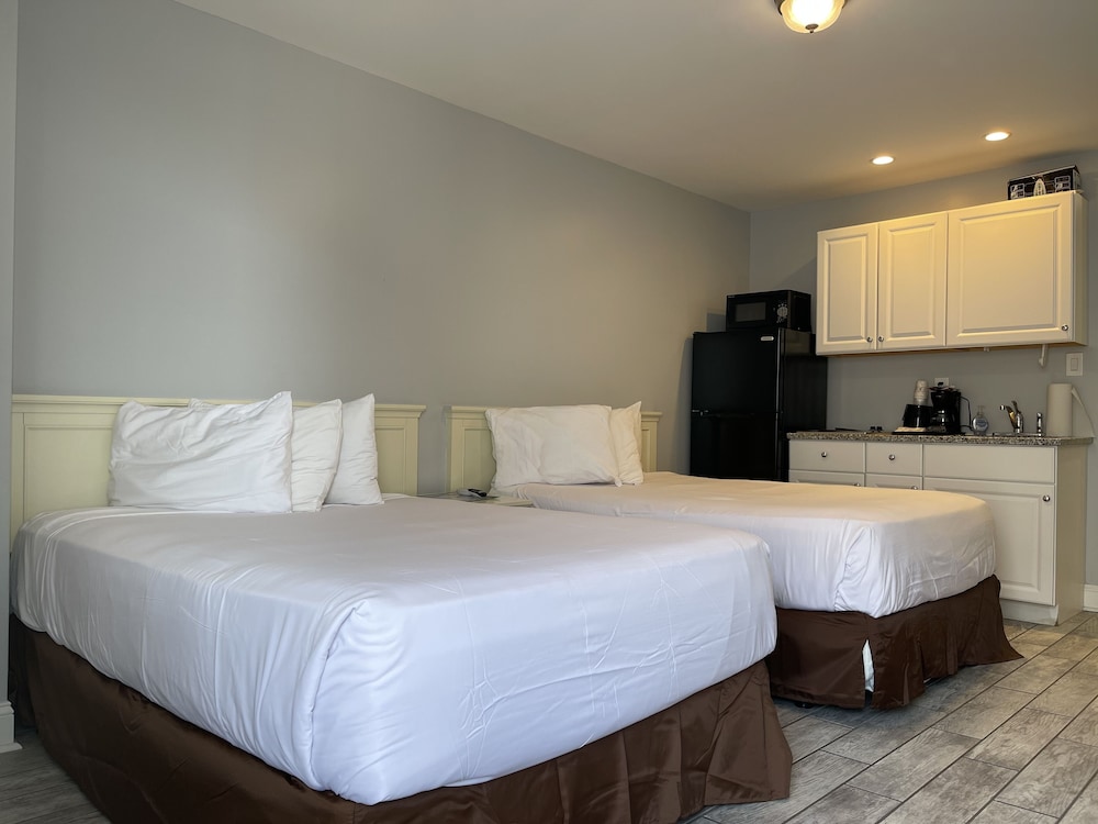 Room, 2 Double Beds, Sea View photo 2