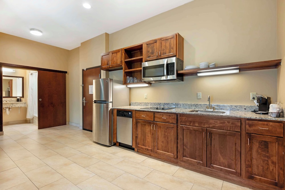 Suite, 2 Queen Beds, Accessible, Kitchenette (with Sofabed) photo 2