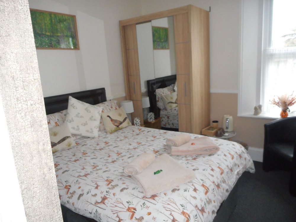 Standard Double Room, Ensuite - Photo 3