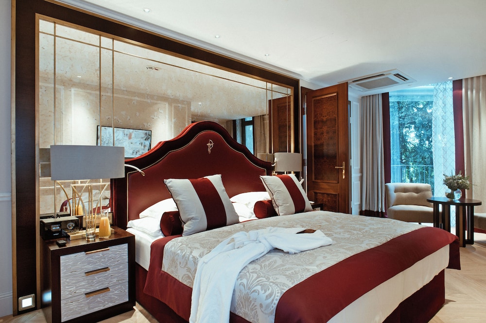Deluxe Double Room, 1 King Bed, Park View photo 1