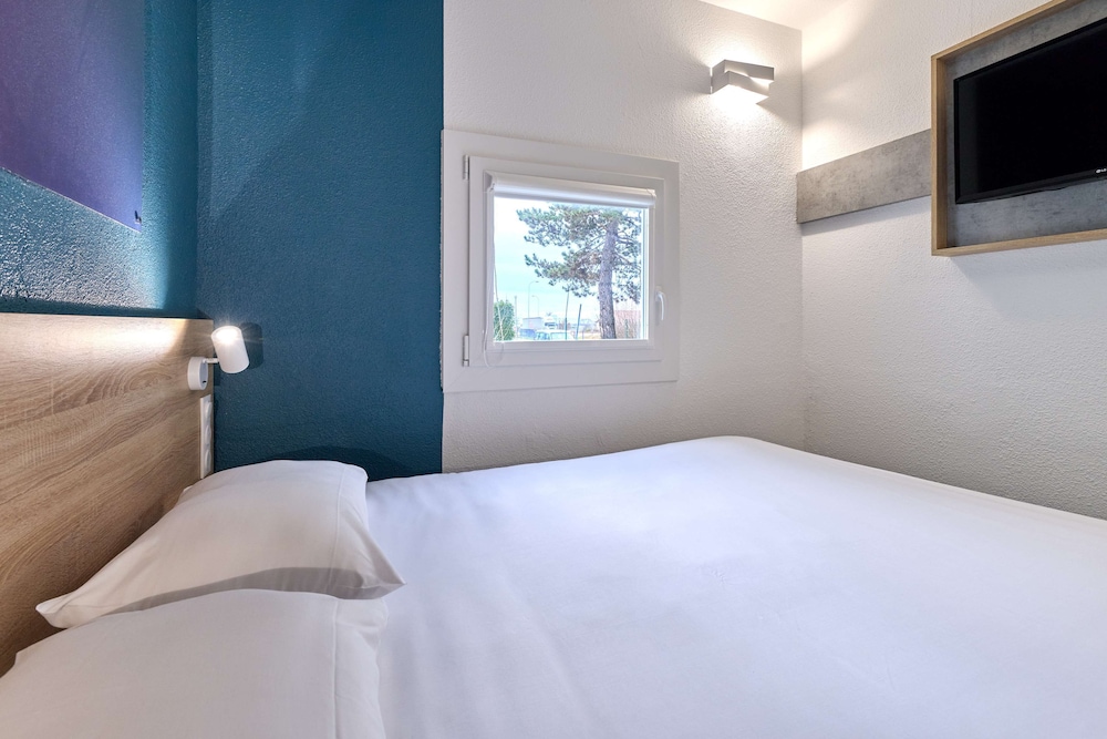 Standard Double or Twin Room, 1 Double Bed - Photo 6