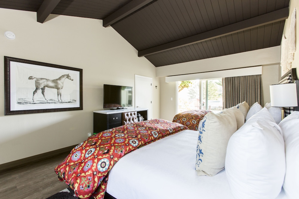 Room, 2 Queen Beds, Patio, Pool View photo 2