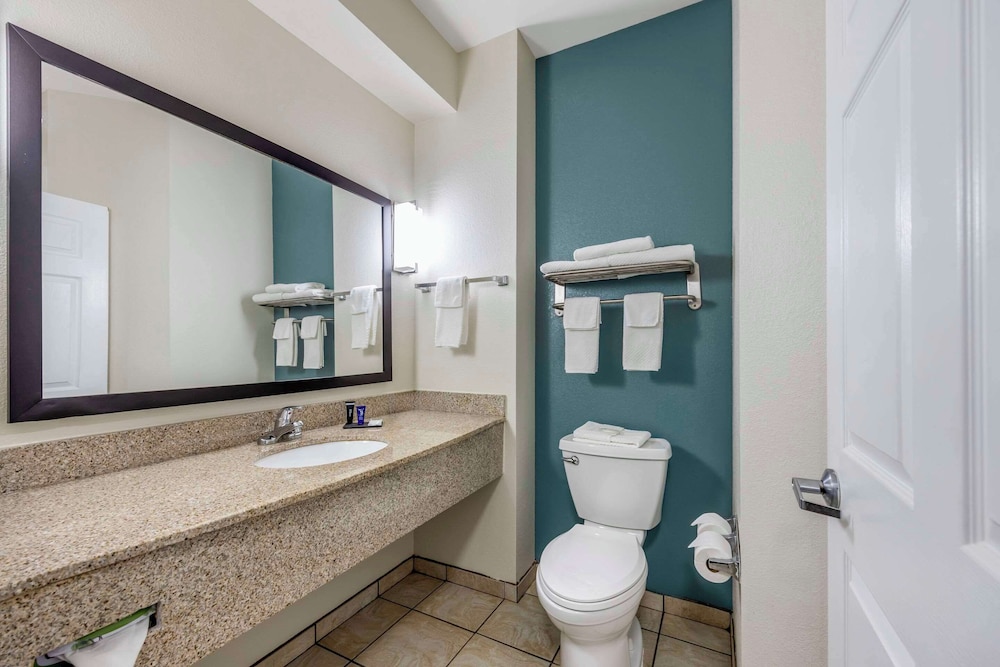 Suite, 1 King Bed, Non Smoking - Photo 3