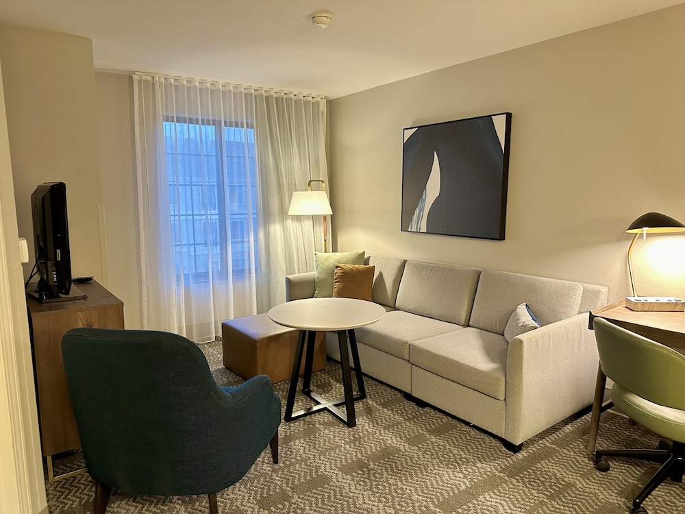 Suite, 1 Bedroom, Accessible, Kitchen (Communications, Mobility) - Photo 4