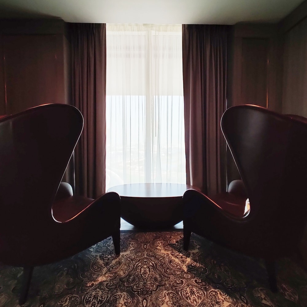 Suite, 1 King Bed, Balcony photo 2