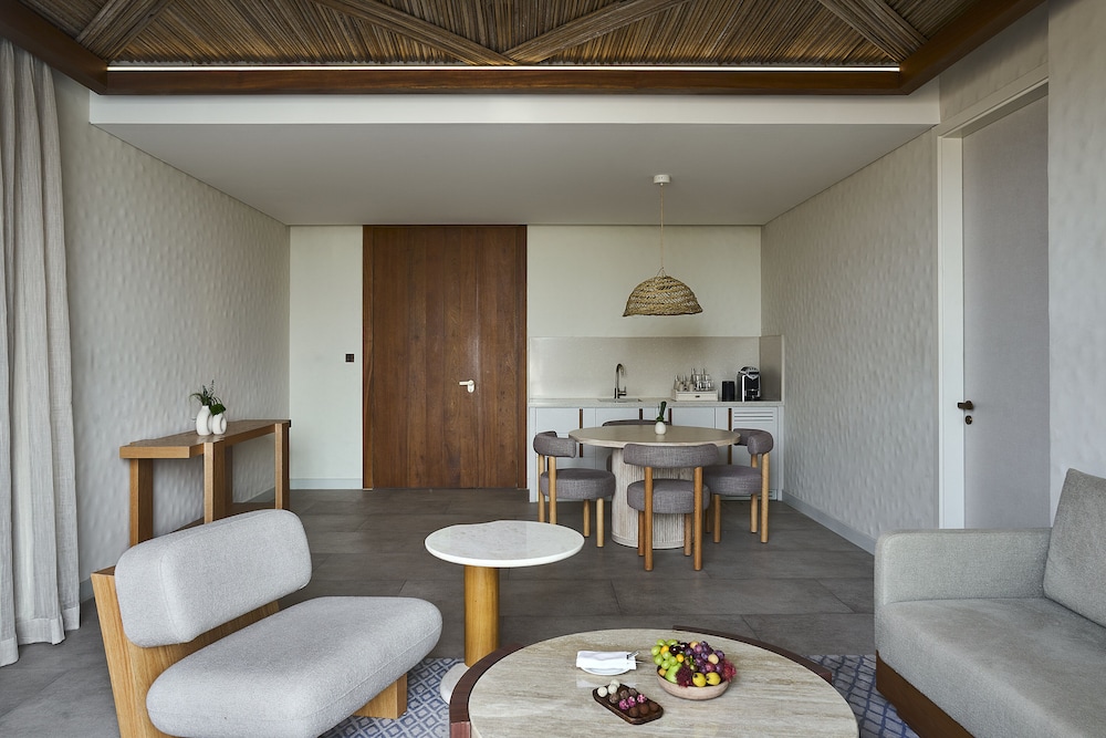 Basic Villa photo 3