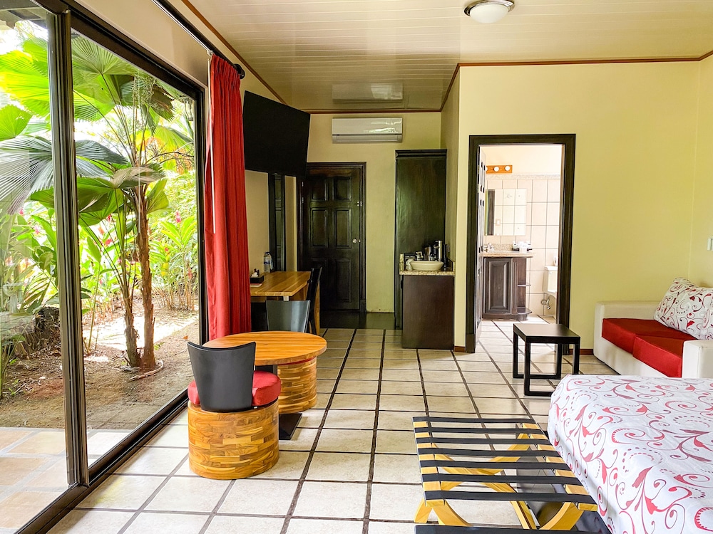 Junior Suite, 1 King Bed (Superior)
