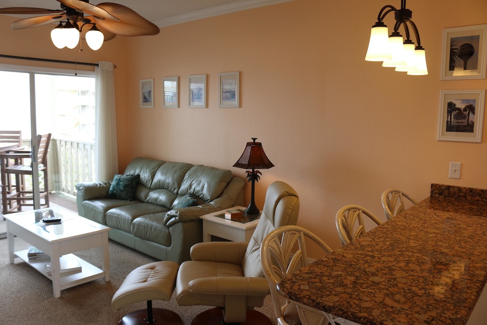 Condo, 2 Bedrooms photo 3