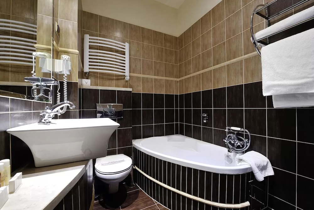 Junior Suite, 1 King Bed photo 3