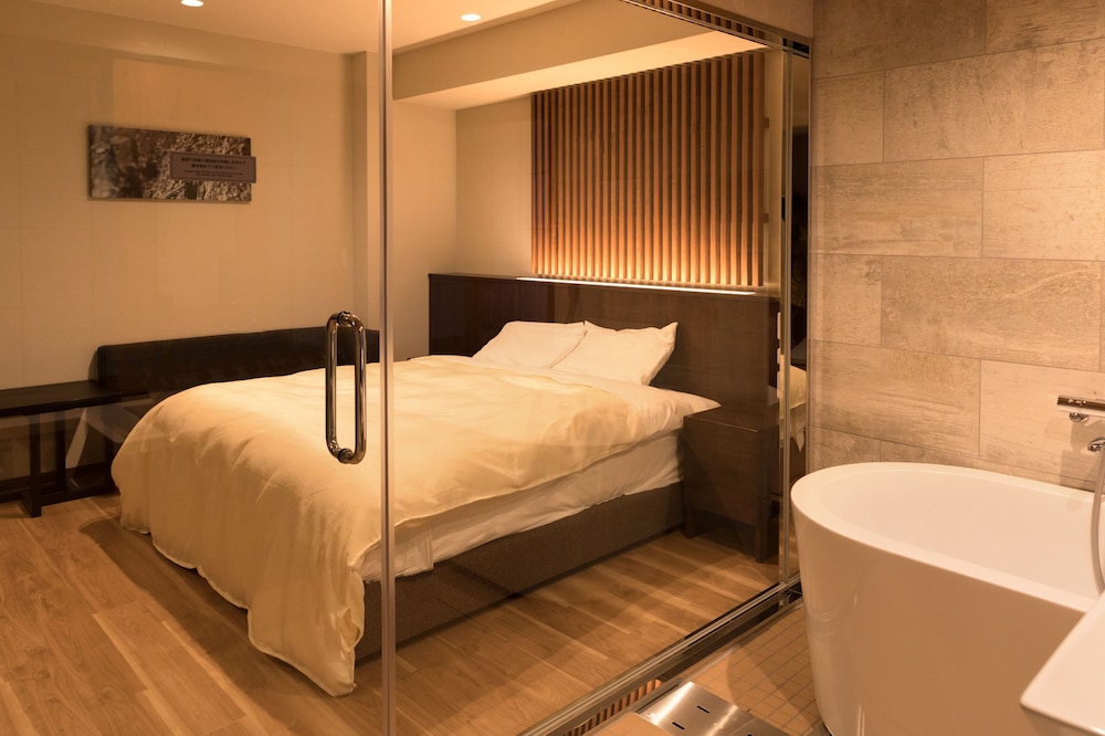Standard Queen Double Room, Non-Smoking (31sqm) photo 2
