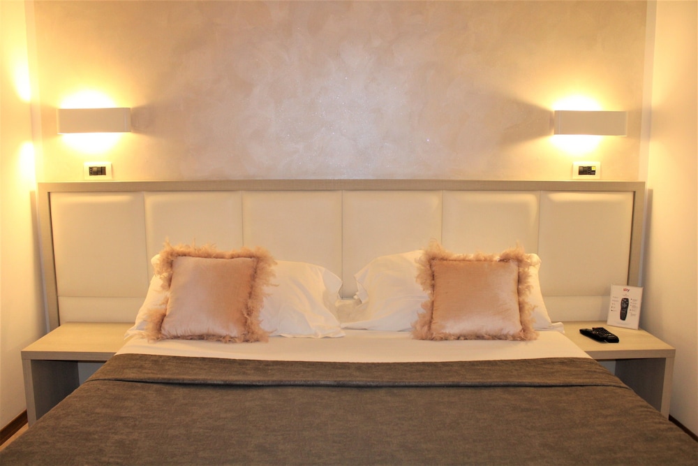 Superior Double Room, 1 Double Bed thumbnail 6