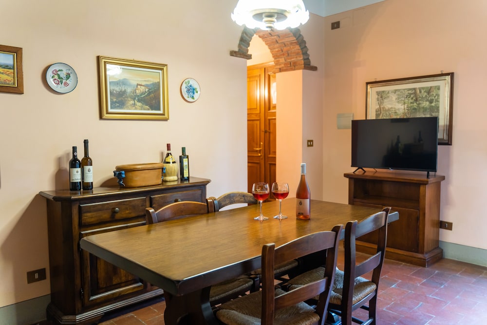 Trilocale con terrazza vista colline