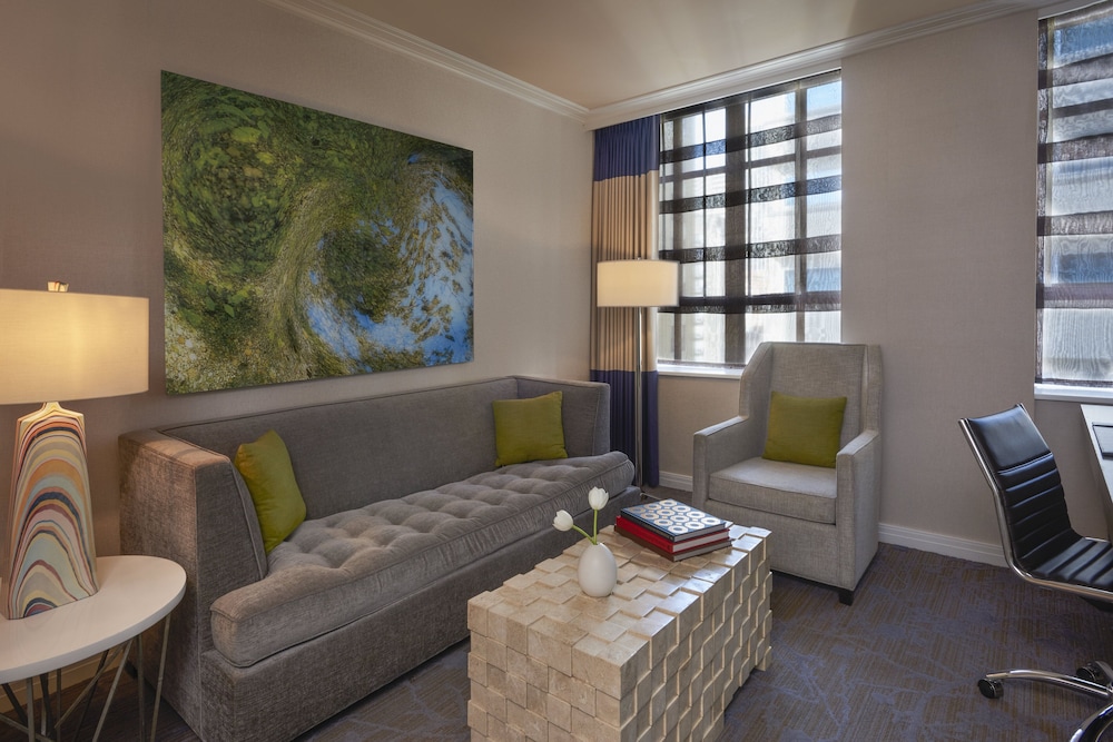 Suite, 1 King Bed - Photo 1