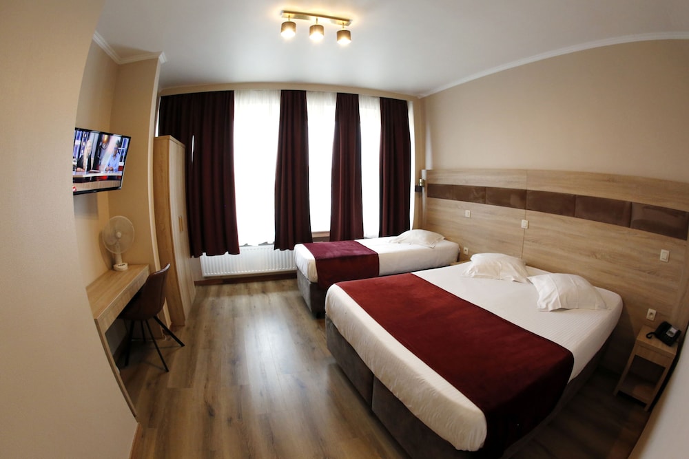 Standard Triple Room - Photo 12