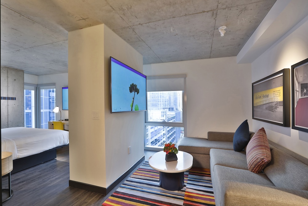 Suite, 1 Bedroom, City View (Mobility/Hearing Accessible, Tub)