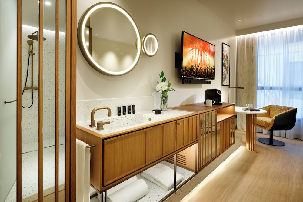 Classic Room, Mobility Accessible photo 2