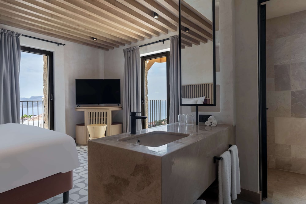 Premium Room, Non Smoking, Sea View (Corner) - Photo 6