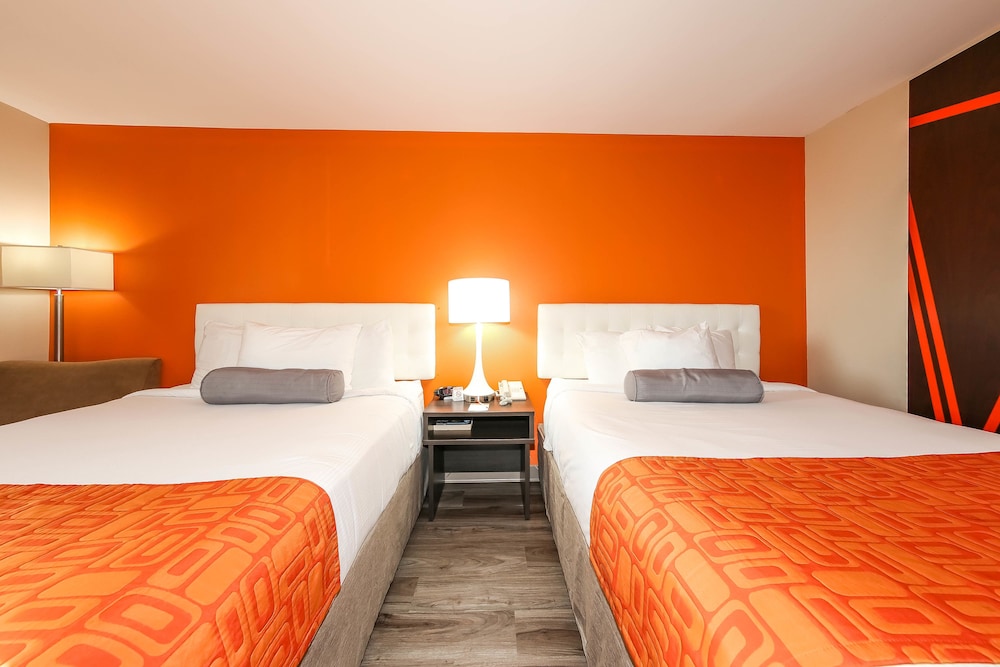 Room, 2 Queen Beds, Non Smoking, Ground Floor - Photo 2
