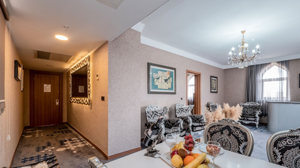 Suite, 1 King Bed