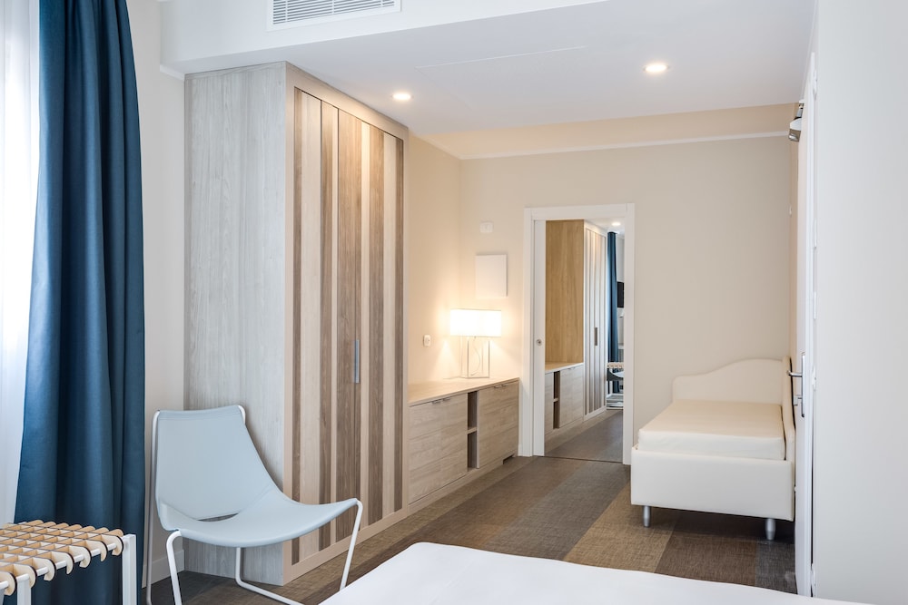 Deluxe Studio Suite, Balcony, Lakeside photo 2