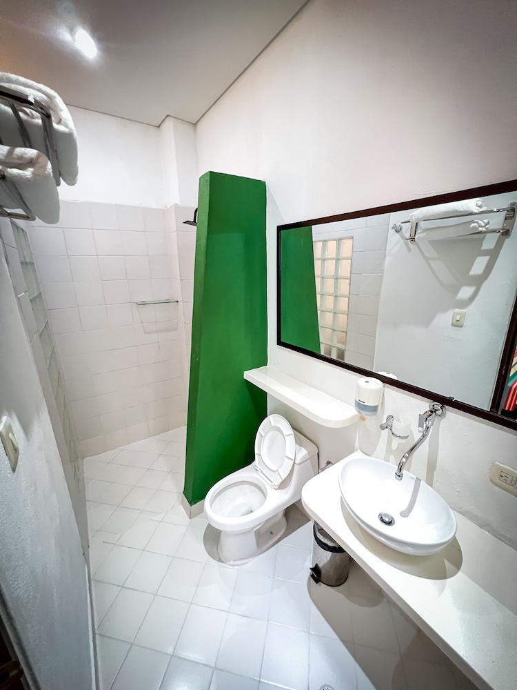 Superior Room, 1 Queen Bed, Non Smoking, Patio photo 3