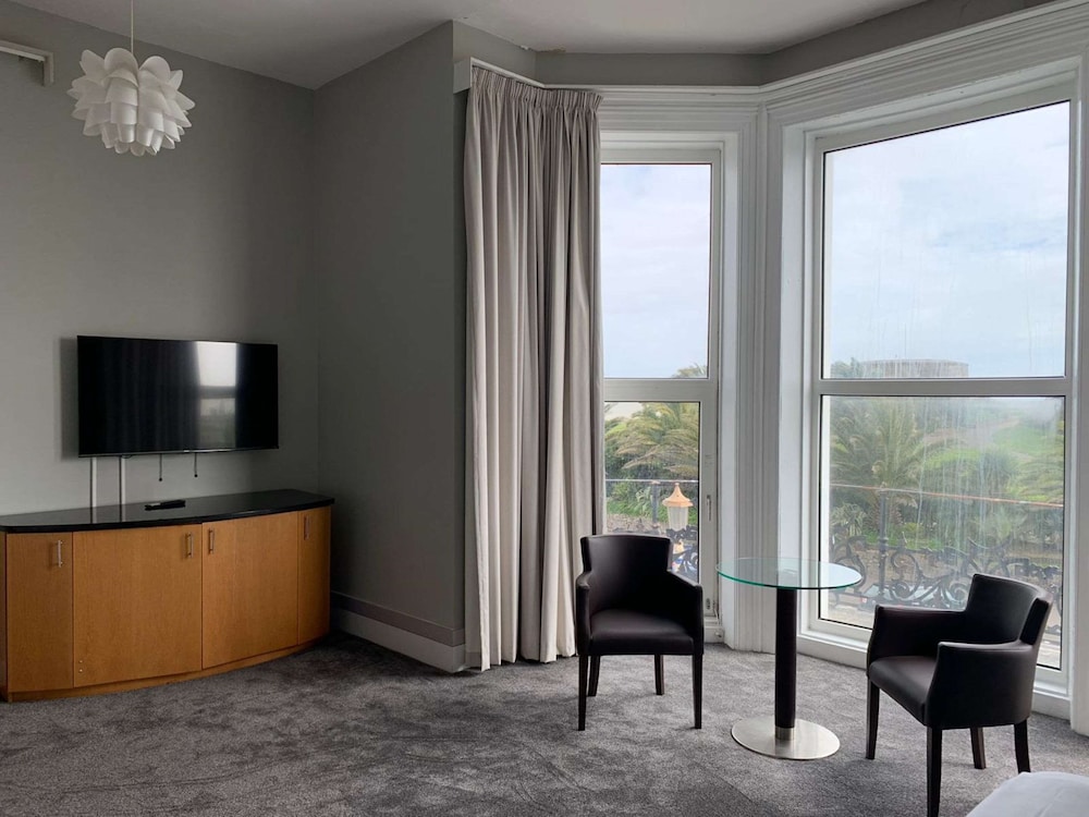 Standard Room, 3 Twin Beds, Non Smoking, Partial Sea View