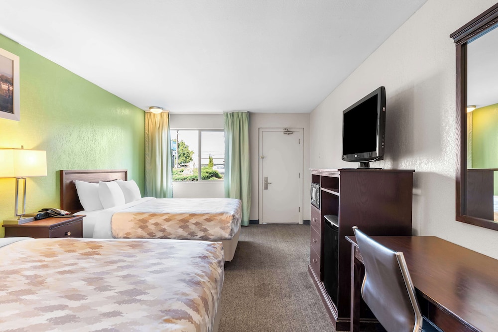 Room, 2 Queen Beds, Accessible, Non Smoking photo 3