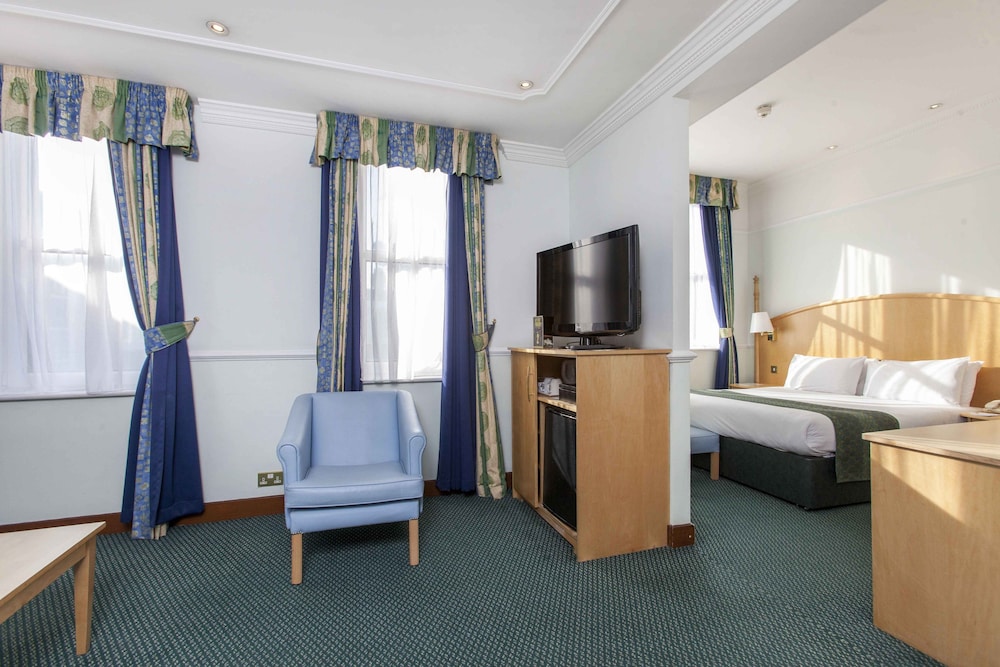 Standard Room, 1 Queen Bed With Sofa Bed photo 2
