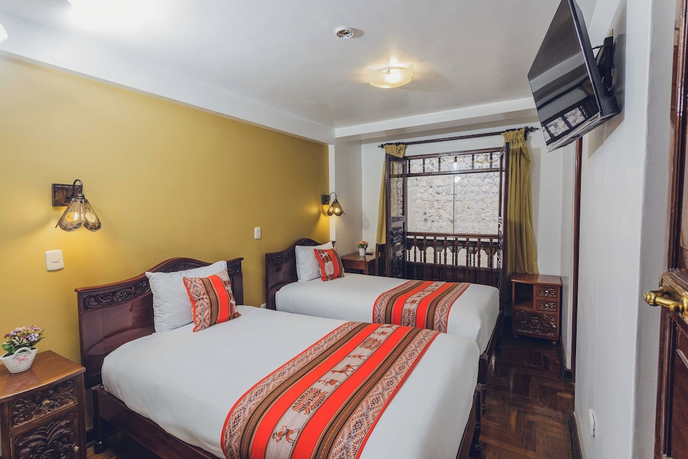 Classic Twin Room, 2 Twin Beds photo 2