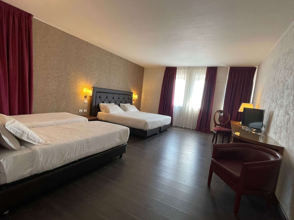 Family Room, 1 King Bed (Sofabed is a double bed)