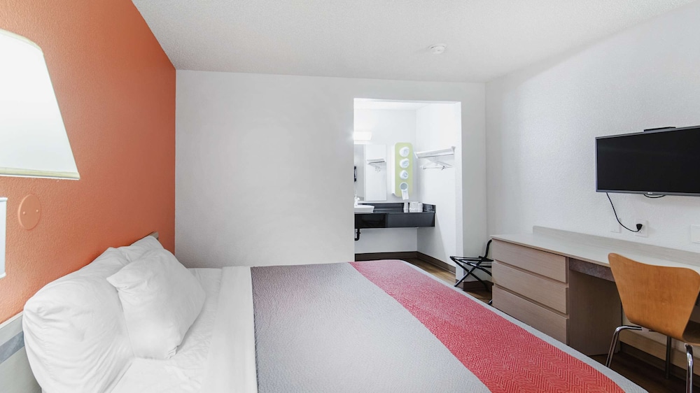 Standard Room, 1 King Bed, Smoking photo 1