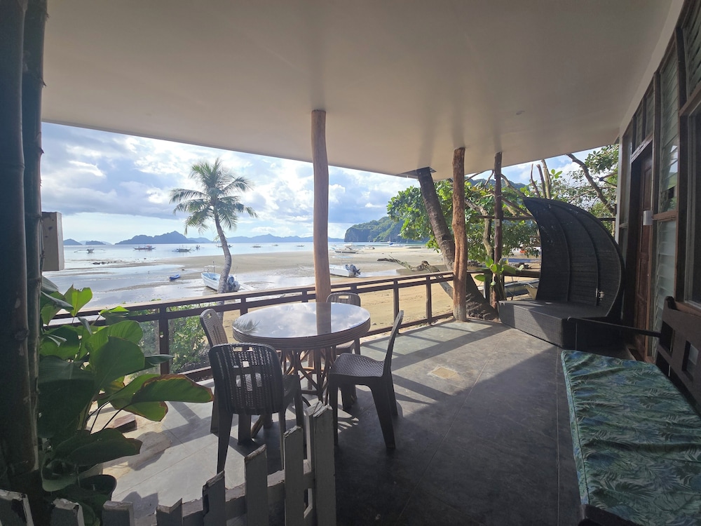 Superior Quadruple Room, 2 Double Beds, Patio, Sea View photo 3
