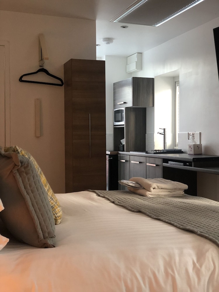 Studio-Ensuite with Shower-The Courtyard studio photo 3