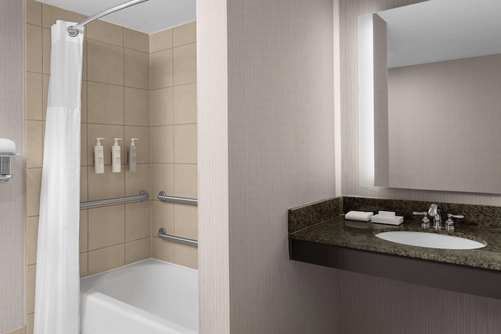 Room, Accessible - Photo 10