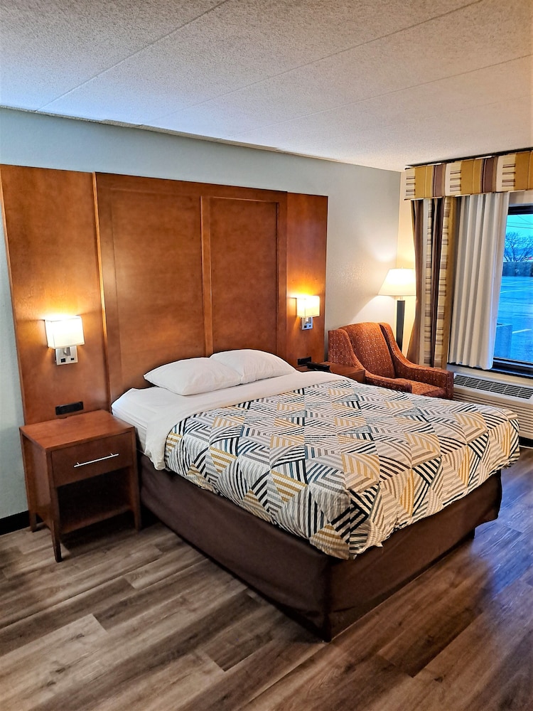 Deluxe Room, 1 King Bed, Non Smoking - Photo 3
