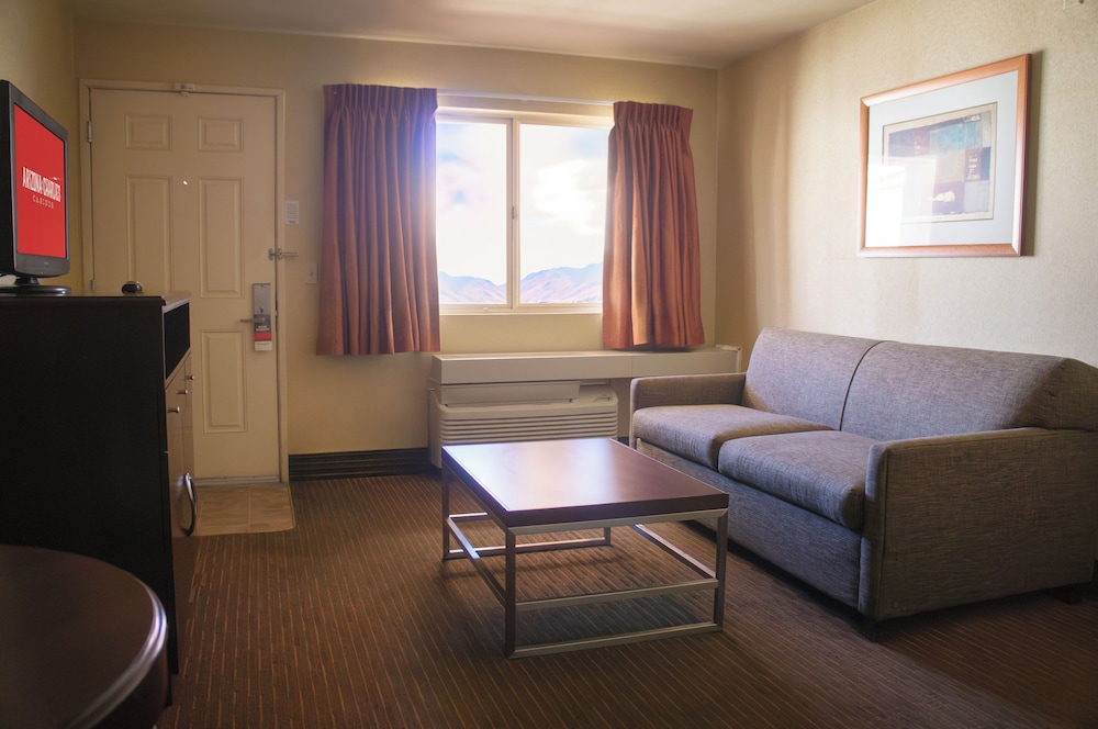 Deluxe Suite, 1 King Bed - Photo 4