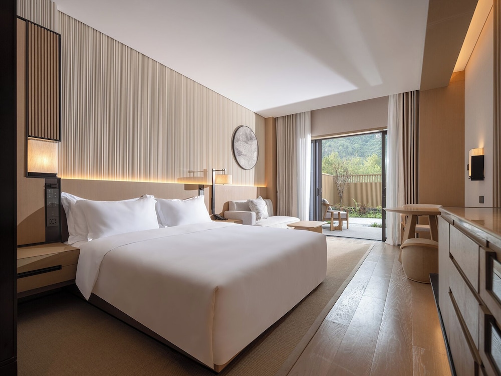 Room, 1 King Bed (Courtyard) photo 2