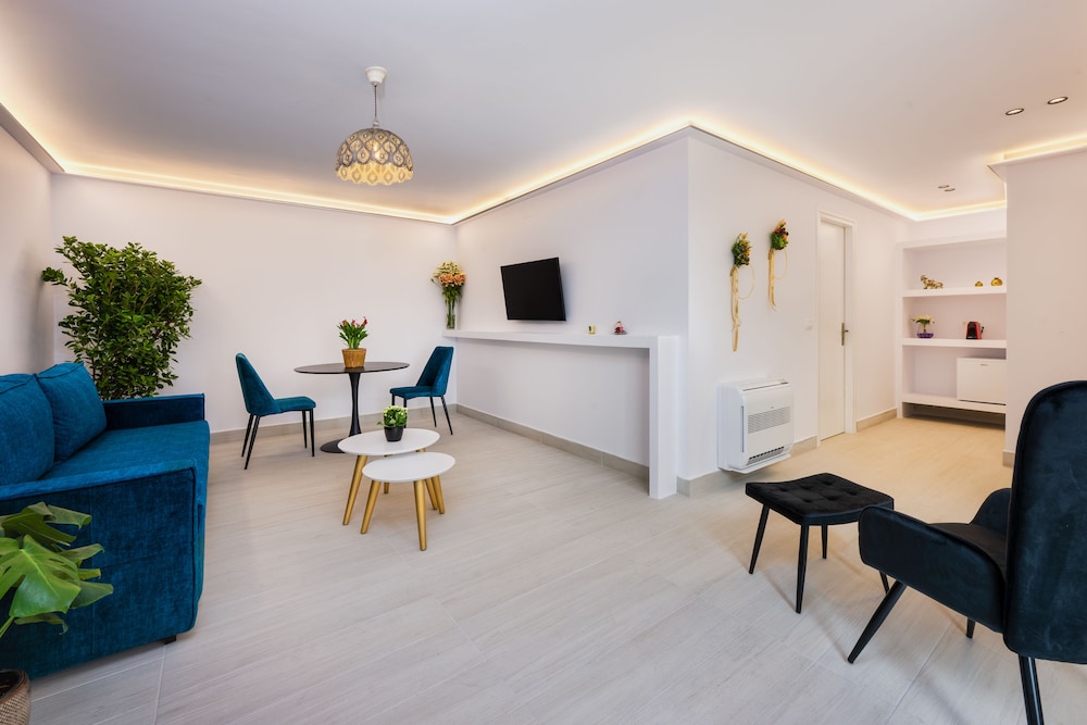 One Bedroom Suite - Photo 6
