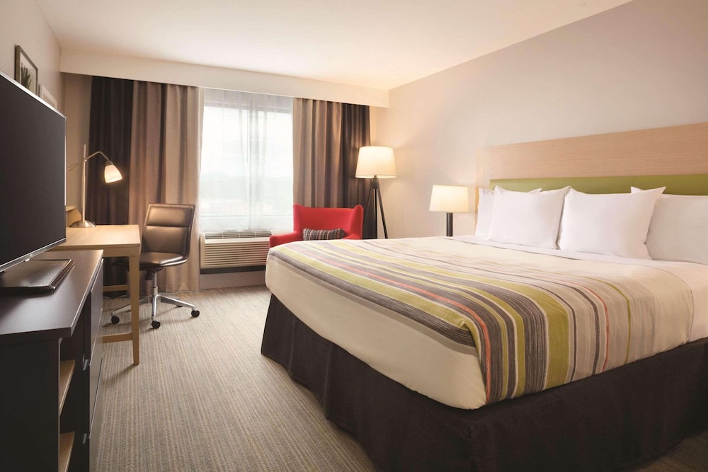 Suite, 1 King Bed, Accessible, Jetted Tub - Photo 3