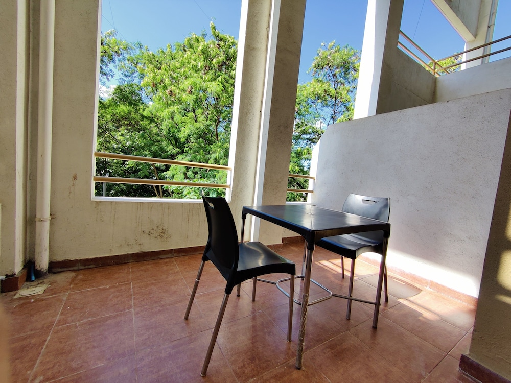 Deluxe Twin Room with Balcony - Photo 32