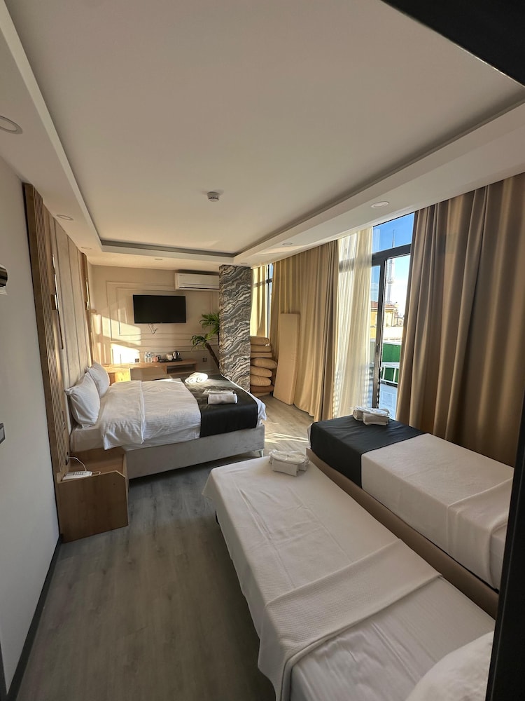 Deluxe Triple Room photo 1