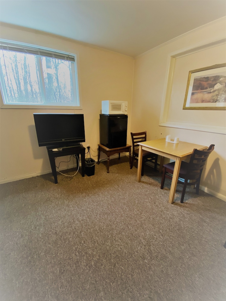 Suite, 1 King Bed, Non Smoking, Refrigerator & Microwave photo 2